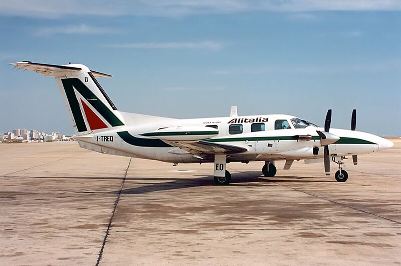 File:Piper PA-42-720 Cheyenne IIIA, Alitalia Flying School AN0989651.jpg