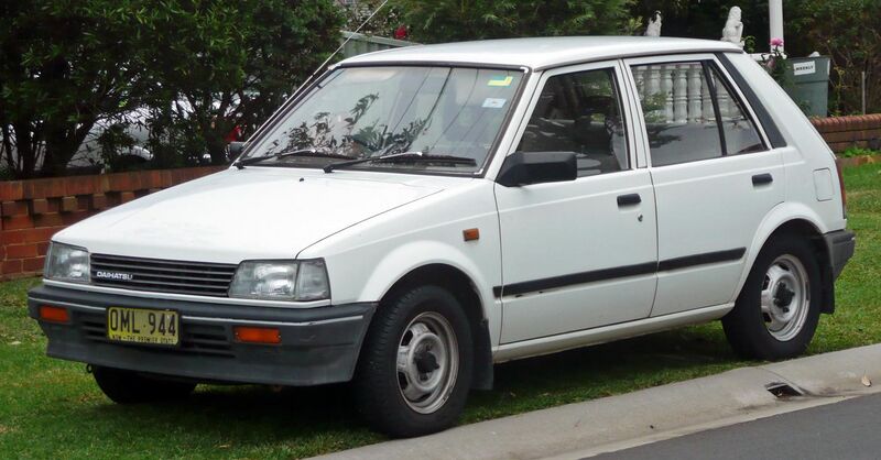 File:1985-1987 Daihatsu Charade (G11) CX 5-door hatchback 01.jpg