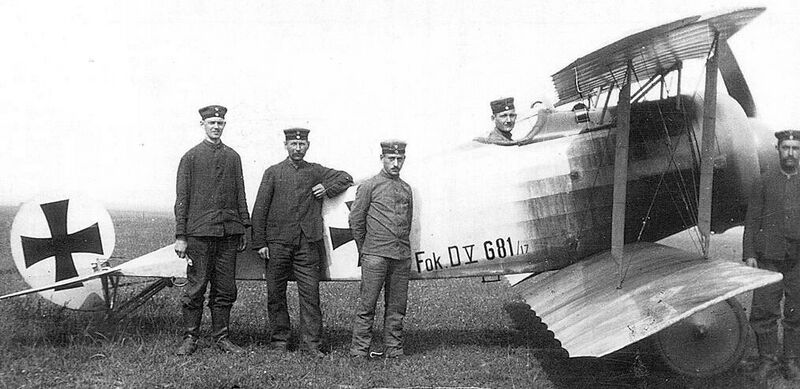 File:Fokker Biplane D.V G81 17, pilot, and flight crew (1916).jpg