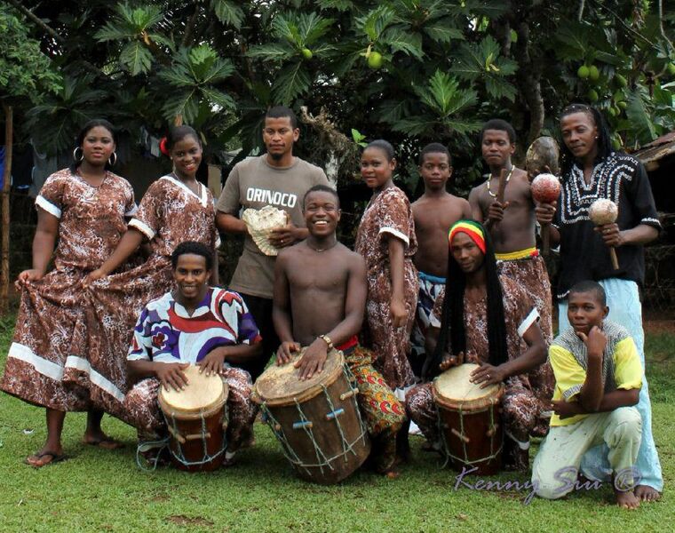 File:Garifun people with traditional drums.jpg