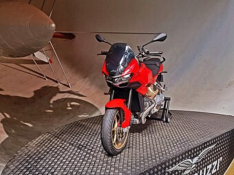 Rosso Magma's Moto guzzi v100 mandello museum 2022 front.jpg