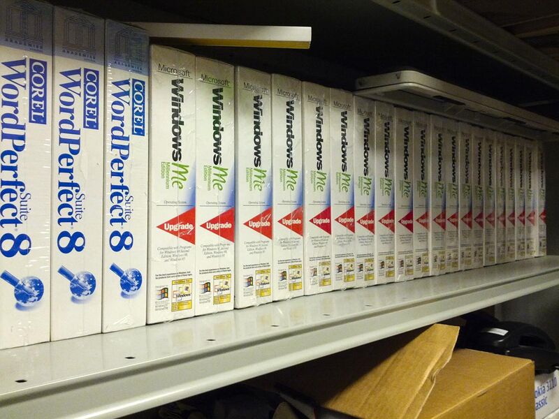 File:Unopened boxes of Microsoft Windows Me and Corel WordPerfect 8.jpg