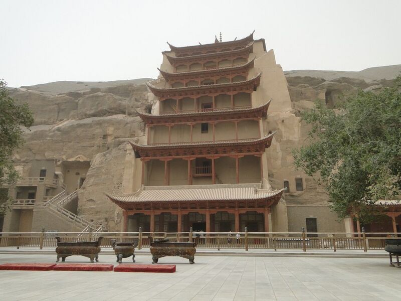 File:Dunhuang grottoes (Mogao cave).jpg