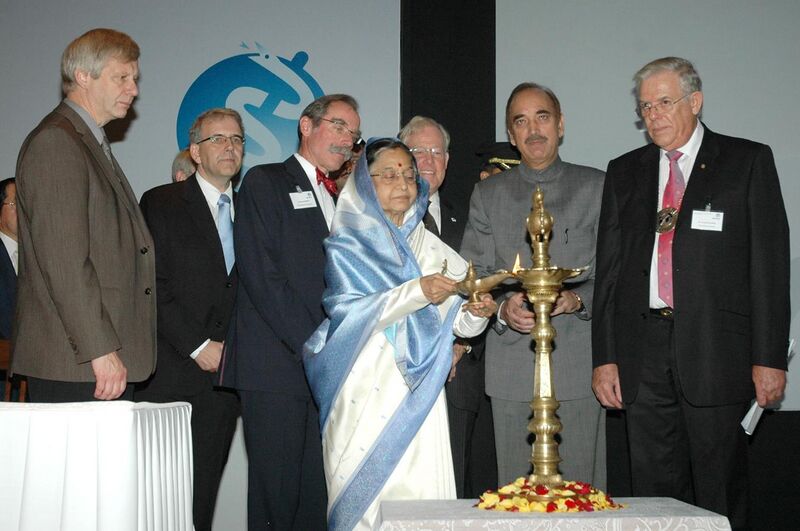 File:The President, Smt. Pratibha Devisingh Patil lighting the lamp to inaugurate the General Assembly of World Medical Association, in New Delhi on October 16, 2009.jpg