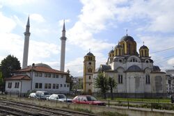 Xhamia dhe kisha Ferizaj.JPG