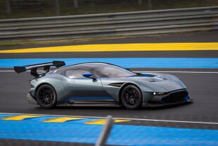 Aston Martin Vulcan (27701406352).jpg