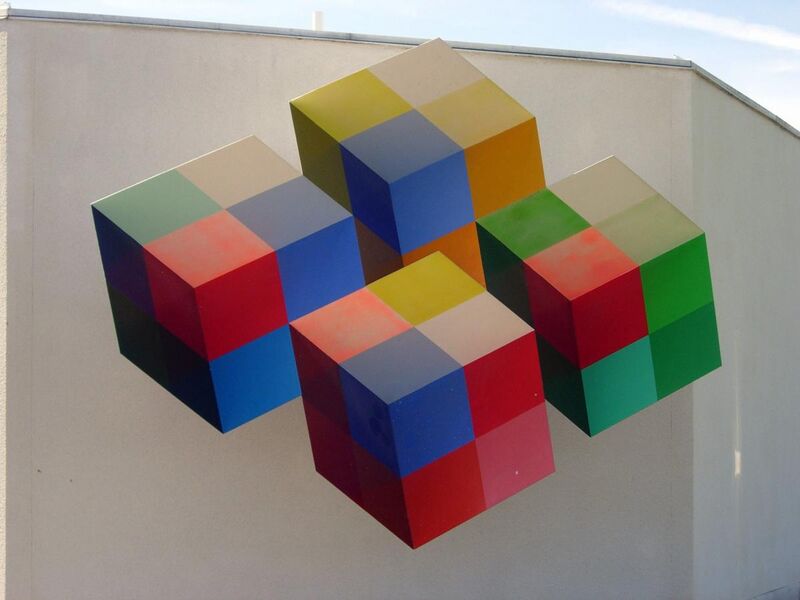 File:Cubes at Heureka, optical illusion.jpg
