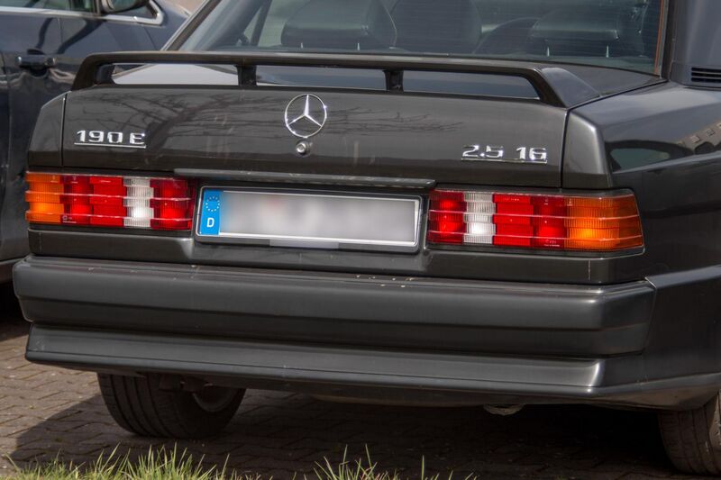 File:Mercedes-Benz W 201 190 E 2.5 16V 13.04.22 JM (2).jpg