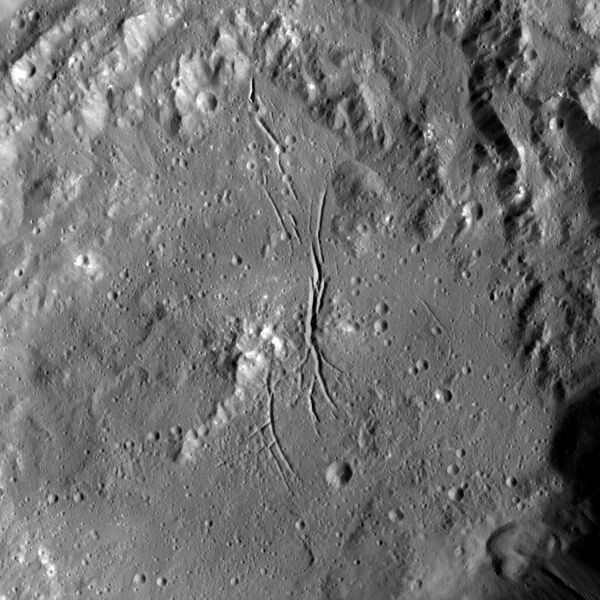 File:PIA20575-Ceres-DwarfPlanet-Dawn-4thMapOrbit-LAMO-image80-20160219.jpg