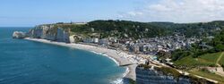 Vue d'Étretat.jpg