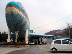 Boeing 747 Restaurant Outside.jpg