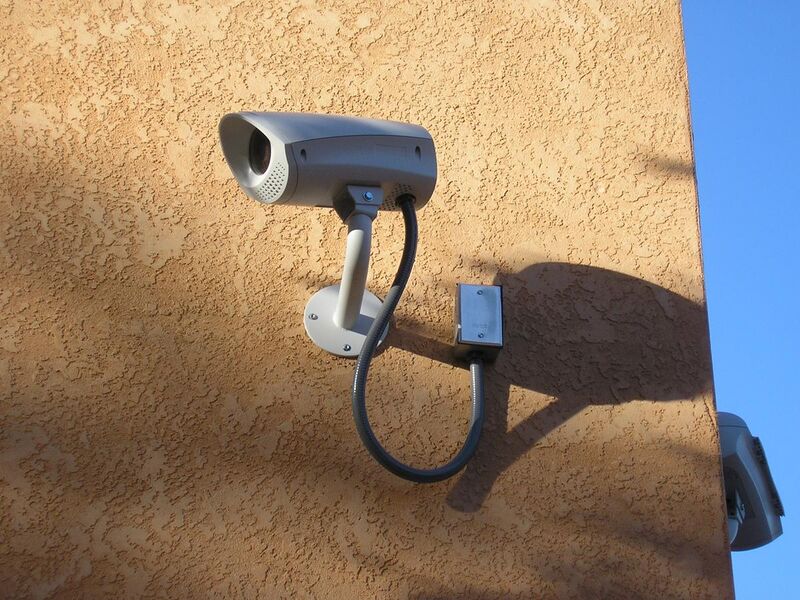 File:Camera at the Santa Fe courthouse which recorded a ghostly image.jpg