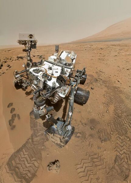 File:PIA16239 High-Resolution Self-Portrait by Curiosity Rover Arm Camera.jpg