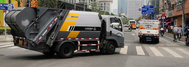File:A residual waste truck and a household food waste truck on Zhonghua Road, Shanghai.jpg