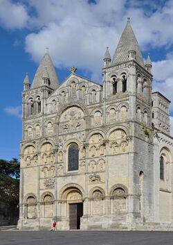 Angoulême 16 Façade cathédrale 2014.JPG