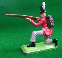 Britains Deetail Waterloo British Soldier - Kneeling Back (Playworn)