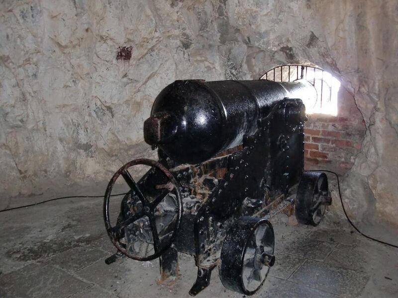 File:Cannon in Great Siege Tunnels.jpg