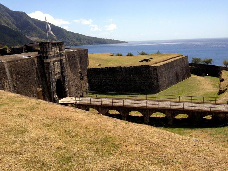 File:Entrée principale du Fort Delgrès (vue du haut du Bastion sans nom), Basse-Terre, Guadeloupe..jpg