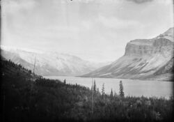 Lake Minnewanka in 1902.jpg