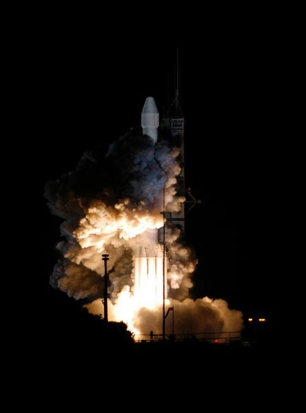 File:MESSENGER launch on Delta 7925 rocket.jpg