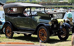 1917 REO Model M 7-passenger Touring.JPG