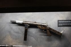 Błyskawica machine gun in Warsaw Uprising Museum.jpg