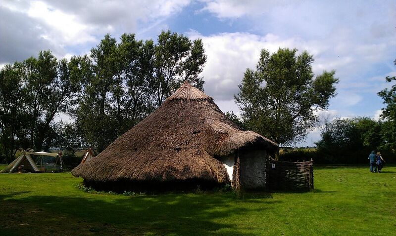 File:Flag Ben Iron Age Roundhouse.jpg