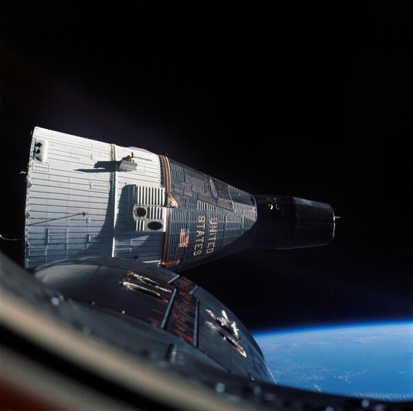 File:Gemini 7 in orbit - GPN-2006-000035.jpg