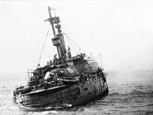HMS Britannia (1904) sinking on 9 November 1918.jpg