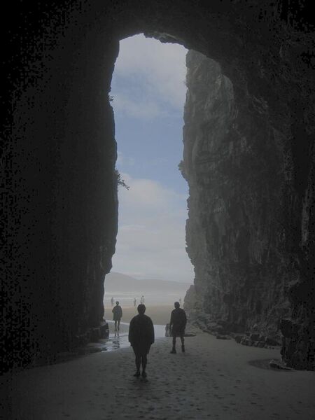 File:In Cathedral Caves 3.jpg