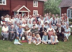 Kaj Family reunion group 1988.jpg