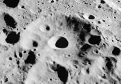 Lauritsen crater AS15-M-2502.jpg