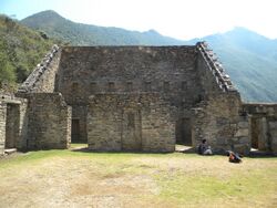 Arquitectura de Choquequirao (plaza).JPG