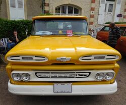 Chevrolet Apache, 1961, front view.jpg