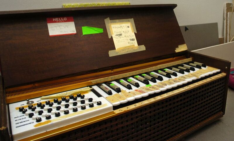 File:Chord organ (electric blow reed).jpg