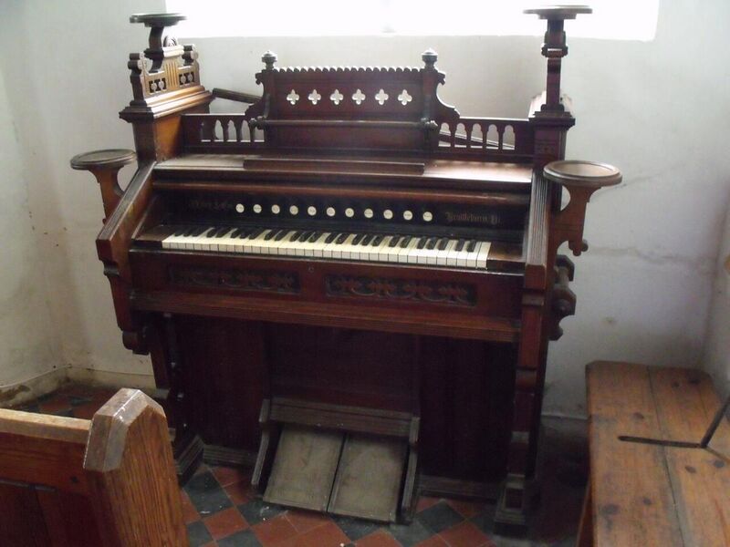 File:Harmonium in St Peter's Church, Normanby by Spittle (geography.org.uk 2622275 2ed0d039).jpg