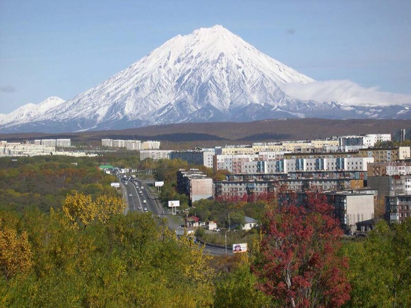 File:Koryaksky volcano Petropavlovsk-Kamchatsky oct-2005.jpg
