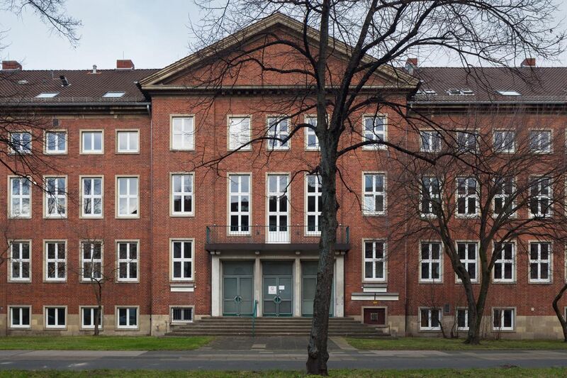 File:Richard-Goetze-Haus building TiHo Bischofsholer Damm Bult Hannover Germany 01.jpg
