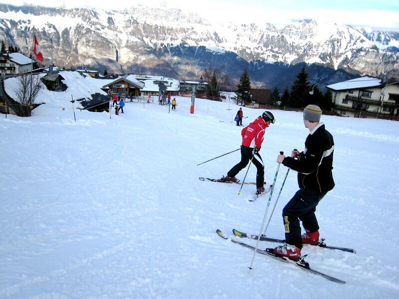 File:Skiing lesson at Flumserberg.jpg