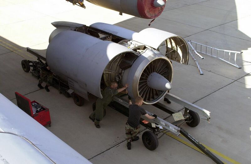 File:TF-33-P-7 engine of C-141B at NAS Sigonella 2001.JPEG