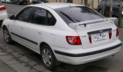 2004 Hyundai Elantra (XD MY04) hatchback (2015-07-06) 02.jpg