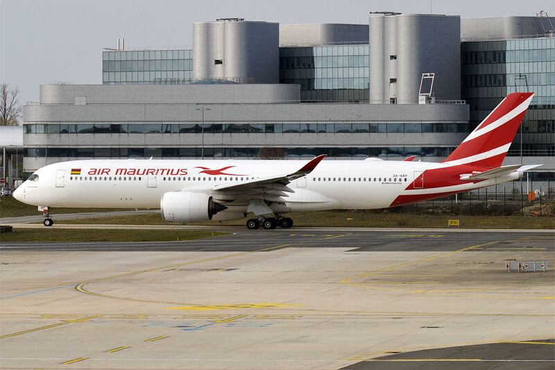 File:Air Mauritius, 3B-NBP, Airbus A350-941 (40664925983).jpg