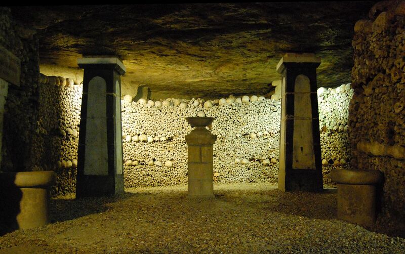 File:Catacombes De Paris.jpg