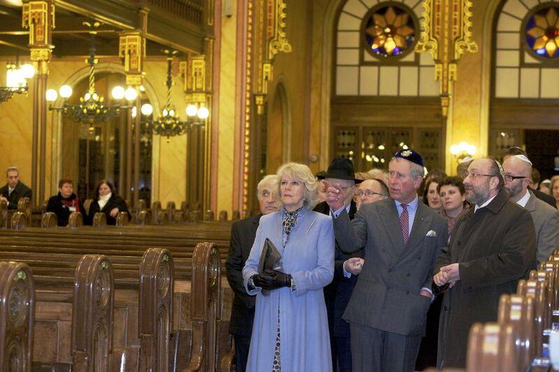 File:Charles and Camilla in Dohány Street Synagogue.jpg