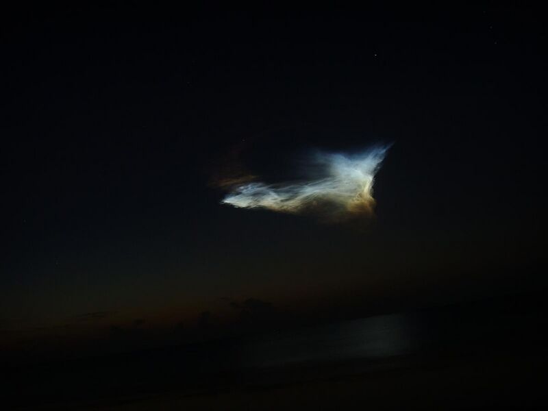 File:Phoenix mars launch cloud.jpg