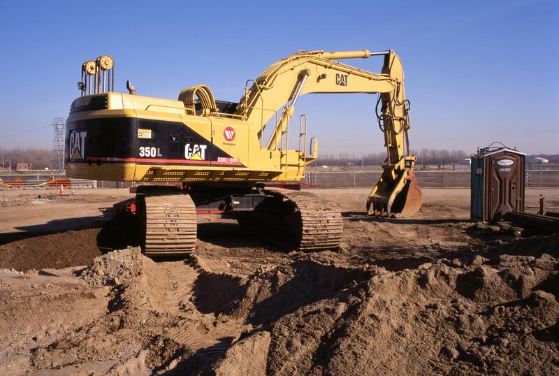 File:Caterpillar 350L excavator with pincher claw Louisville Kentucky USA March 2001 file a1c018.jpg