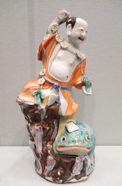 Figure of the deity Liu Hai and his toad, China, Jingdezhen, Jiangxi province, Qing dynasty, approx. 1850-1900 AD, porcelain - Asian Art Museum of San Francisco - DSC01660.JPG