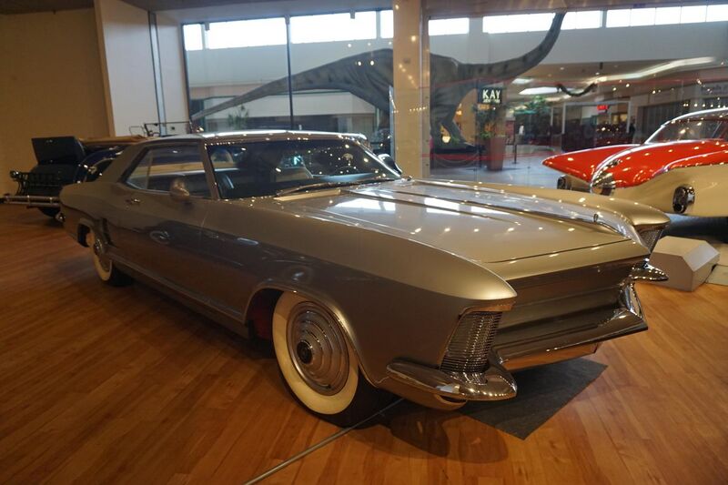 File:Sloan Museum at Courtland Center December 2018 06 (1963 Buick Silver Arrow).jpg