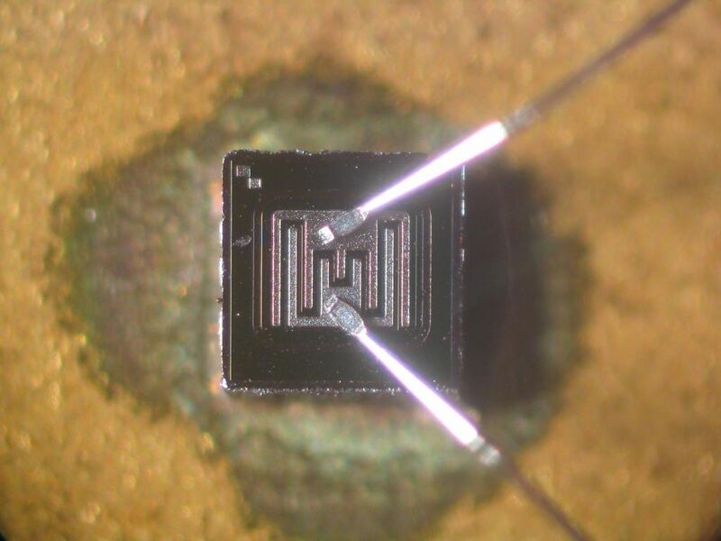 File:Transistor-die-KSY34.jpg