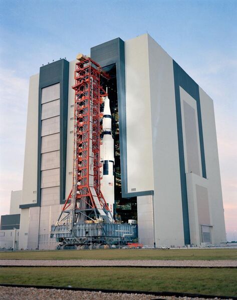 File:Apollo 14 rollout from VAB.jpg